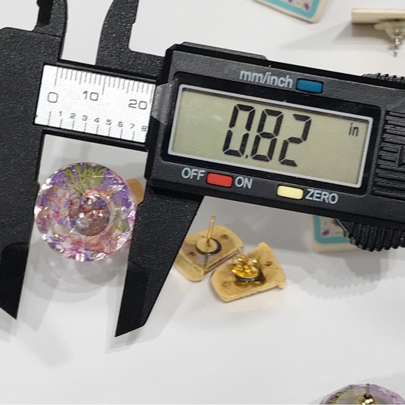 Folkart Bobbin Resin Dried Flower Needlepoint Quilt Novelty Kitsch Earring Lot - Picture 16 of 16